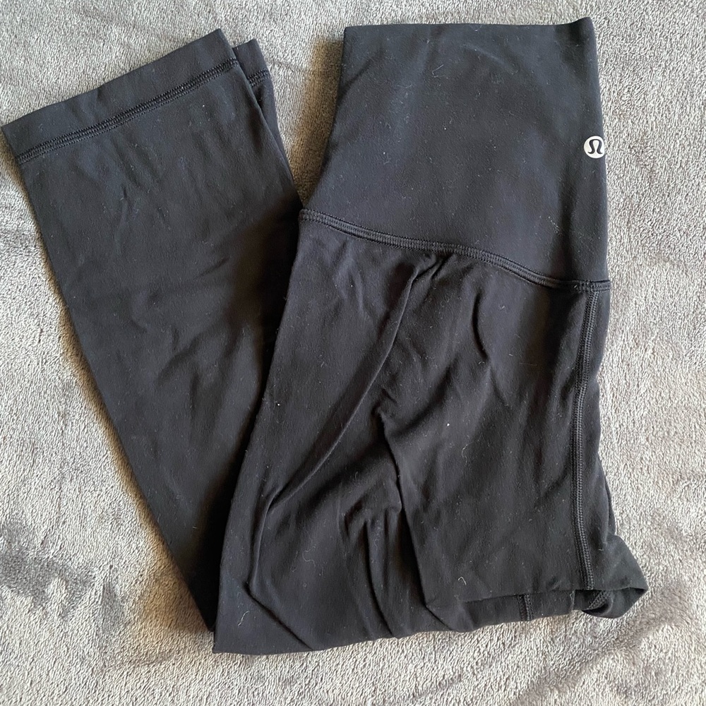 Black Lululemon align crop leggings. Size 4/6. Great condition.